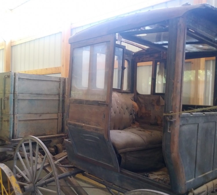 horse-and-buggy-museum-photo